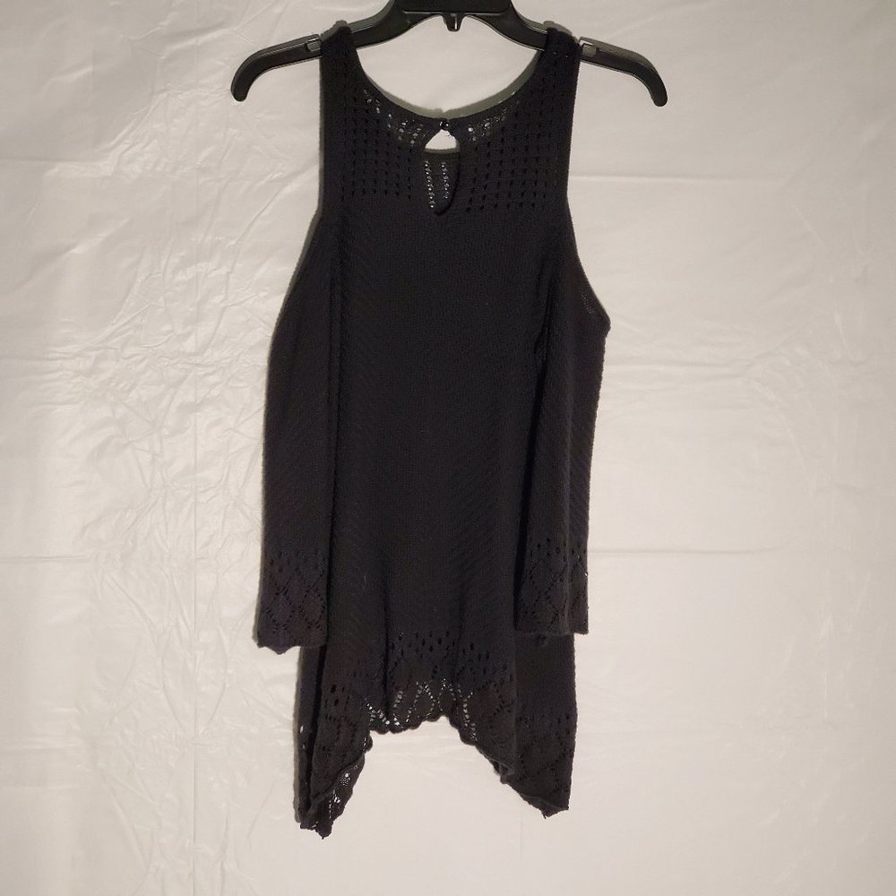 LAUREN CONRAD BLACK SHOULDER-LES SWEAT
